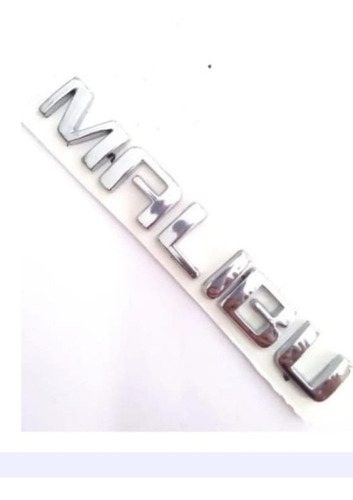 Emblema Chevrolet Malib Letra 2011-2019 Foto 2