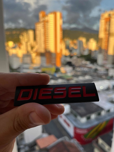 Emblema Diesel Metlico Negro Y Rojo Tapa Combustible Pickup Foto 10