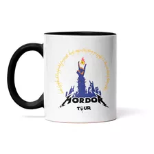 Caneca Mordor Tour Senhor Dos Anéis Branca Alça Preta Super