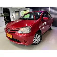 Toyota / Etios Sedan 1.5 X - Completo - Manual 6 Marchas 