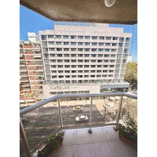 Venta De Apartamento En Punta Carretas - 2 Dormitorios + Servicio Y 2 Garajes