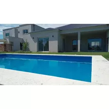 Dueño Directo Vende/alquila : Hermosa Casa Con Piscina A Estrenar ! Barrio Privado Santa Lucía, Pilar Del Este, Pilar.