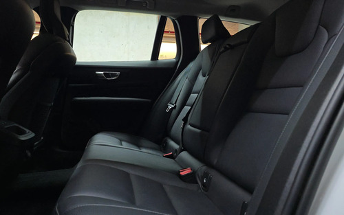 Volvo V60 B5 — foto 21 de 22