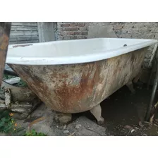 Bañera Antigua De Fundición Con Patas Para Restaurar.