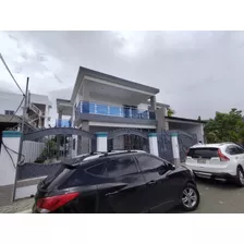 Vendo Hermosa Casa De 2 Nivele En Exclusivo Residencial En La Vega, República Dominicana