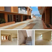 Deisim23-14899 Townhouse En Obra Blanca, Con Pisos De Marmol En Mañong