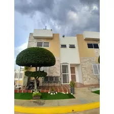 Cv-1300 Zona Norte Townhouse Villa Las Islas Avenida 16 Goajira