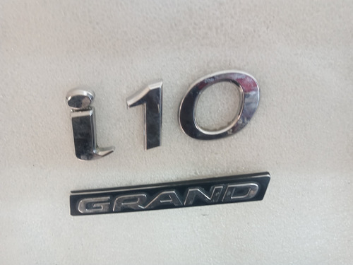 Emblema I10 Grand Hyundai Grand I10 2016 1.2l 15-20 Manual  Foto 5
