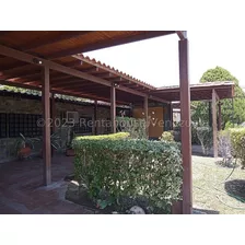 Se Vende Casa Campestre En San Joaquia Urbanizacion La Castellana. Cerca De Carreteras Y Autopistas Principales Del País. Cuenta Con Un Clima Agradable, Cómodos Espacios. Dapo