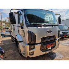  Ford Cargo 1317 4x2 Ano 2012 / Cabine Suplementar Auxiliar 