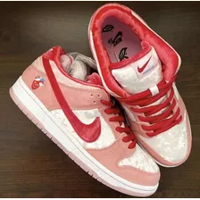 Nike Dunk Sb Strange Love