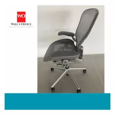 Cadeira Herman Miller Aeron Clássica - Cor Titanium - Tam B