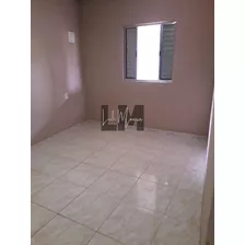 Casa Com 1 Quarto, Cozinha, Banheiro E Lavanderia 