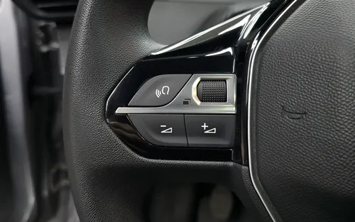 Peugeot 208 1.2 Puretech Active Pack 75 — foto 13 de 24