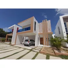 Casa En Venta En Downtown De Punta Cana, 200m2, 3 Hab. 2 Parqueos,excelente Ubicación, Tu Villa De Ensueño, Oportunidad De Invertir En Tu Paraíso Con Todas Las Comodidades, Espectacular Precio.