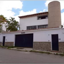 Venta Casa Para Remodelar Con Dos Anexos Independientes Colinas De Santa Monica Caracas Calle Cerrada Con Control De Acceso 
