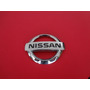 Emblema Parrilla Negro C/rojo Nissan Versa 2016