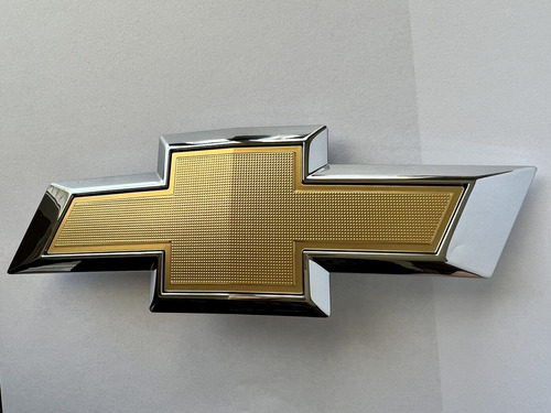 Emblema Chevrolet Trax Parrilla  2017- 2020 Foto 7