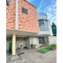 Se Vende!!! Hermoso Townhouse En La Urbanización La Floresta Maracay Aragua