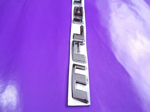 Emblema Malibu Chevrolet Letras Foto 2