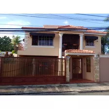 Vendo Amplia Casa En El Rosal Sto Dgo Este, 388m2 , 4hab, 4baños, Ascensor Interno