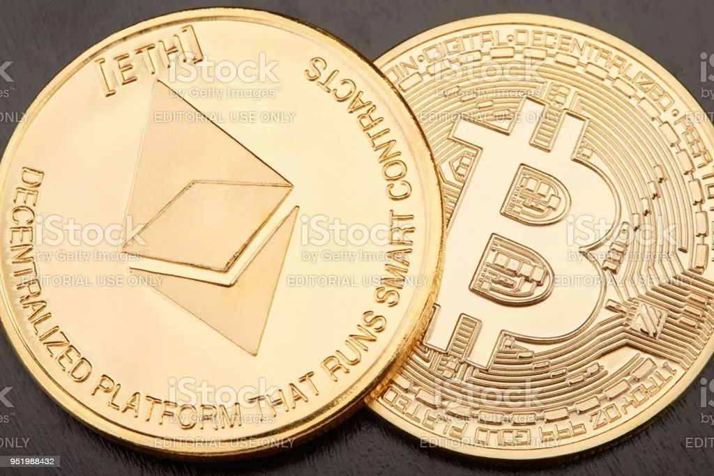 2 Moedas Física Ouro Bitcoin E Ethereum Colecionador Brindes