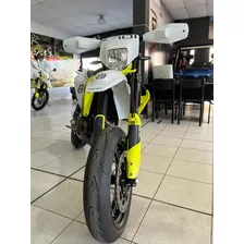 Husqvarna 701 Supermoto 