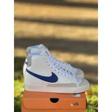 Tenis Blazer Mid 77 Blanco Con Azul 27 Cm