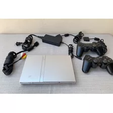 Sony Playstation 2 Slim Prata Standard Com 2 Controles E Brindes - Ps2