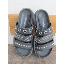 Sandalias Con Tachas - Cuero Sintético- Negras - Mujer