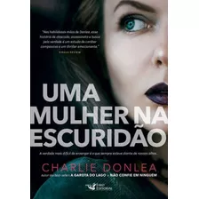 Uma Mulher Na Escuridão, De Donlea, Charlie. Editora Faro Editorial, Capa Mole, Edição 1ª Edição - 2019 Em Português