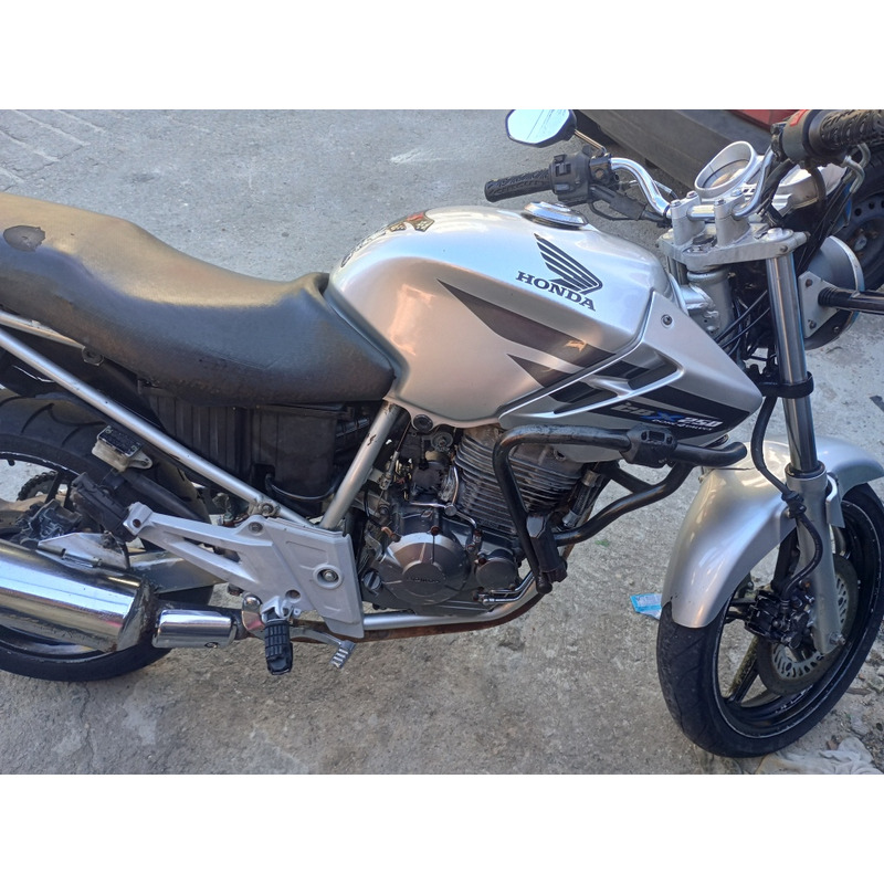 maisqueseguroagv - Cbx 250 Twister 2008 Tabela FIPE: R$ 5.980,65 Valor da  proteção: R$ 92,08/mês Benefícios: Proteção contra roubo, furto, colisão,  guincho 24hrs, danos a terceiros e muito mais…. 100% FIPE, sem