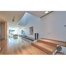 Gran Casa / Residencia 5 Ambientes En Venta - Barrio Parque