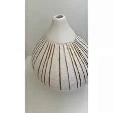 Vaso De Cerâmica Geometrico Branco E Dourado 23x27 