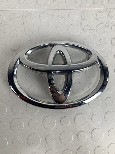 Emblema Original De Parilla Toyota Hilux 2021 Foto 2