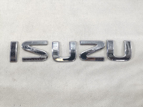 Emblema Isuzu Delantero Letras Isuzu Elf 400 Mod 2008-2018 Foto 4