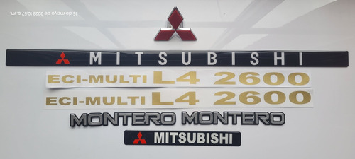 Mitsubishi Montero Standar Emblemas 2600 Dorado  Foto 2