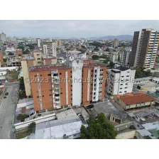 Espectacular Y Moderno Apartamento Totalmente Amoblado 137 Mts2, Ubicado En Zona Centro - Este De Barquisimeto, Alta Afluencia Vehicular.