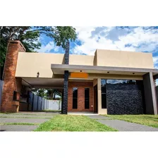 Vendo Casa A Estrenar En El Distrito De San Juan Del Paraná: 3 Habitaciones Y 2 Baños.