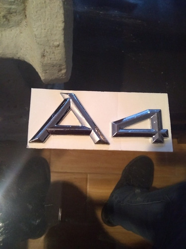 Emblema Letra De Audi A4  Foto 2