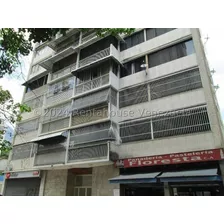 Apartamento En Alquiler En Altamira #24-15812 Josmary Sanjuan