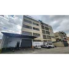 Alquilo Excelente Local Tipo Galpón Con Doble Altura Y Zona De Carga Y Descarga De Contenedores En Edificio Industrial En Calle Ciega Y Privada, Prado De Maria !!!!!!! Excelente Ubicación.!!