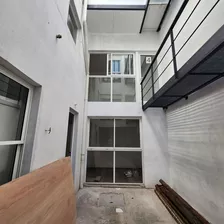 Alquiler Apartamento Duplex 2 Dormitorio Con Patio A Estrenar En Centro Con Bajos Gastos Comunes.