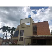 Townhouse En Venta En Altos De Guataparo Valencia