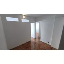 Depto 2,5 Amb Recién Pintado Y Plastificado, 30mts, Contra-frente, Piso Alto, Balcón, Vista Abierta, Super Luminoso, Apto Profesional. Dueño Directo Sin Comisiones