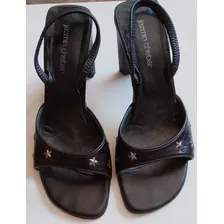 Sandalias De Cuero Negro Con Tachas Estrella Jazmin Chebar