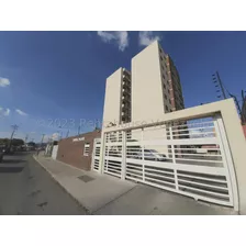 Maribel Morillo & Naudy Escalona Vende Moderno Apartamento Semi Amoblado En Zona Oeste, Barquisimeto Lara, Venezuela, 3 Dormitorios 2 Baños 85 M² 