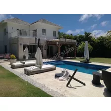 Grande Casa En Venta De 2 Niveles Con Doble Solar En Punta Cana Village