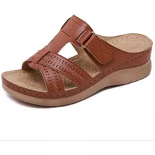 Sandalias Con Velcro Y Taco Cuña