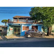 Casa De Dois Andares Com 18 Peças..